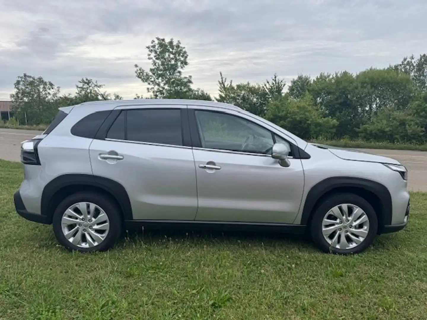 Suzuki S-Cross 1,5 Comfort Automatik Silber - 2