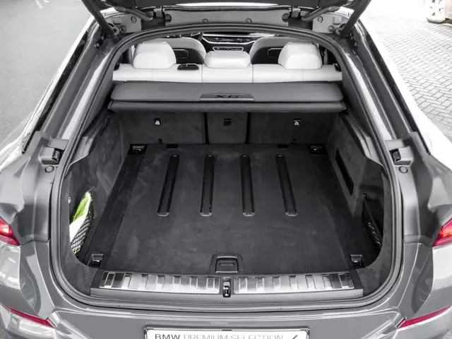BMW X6 view 12