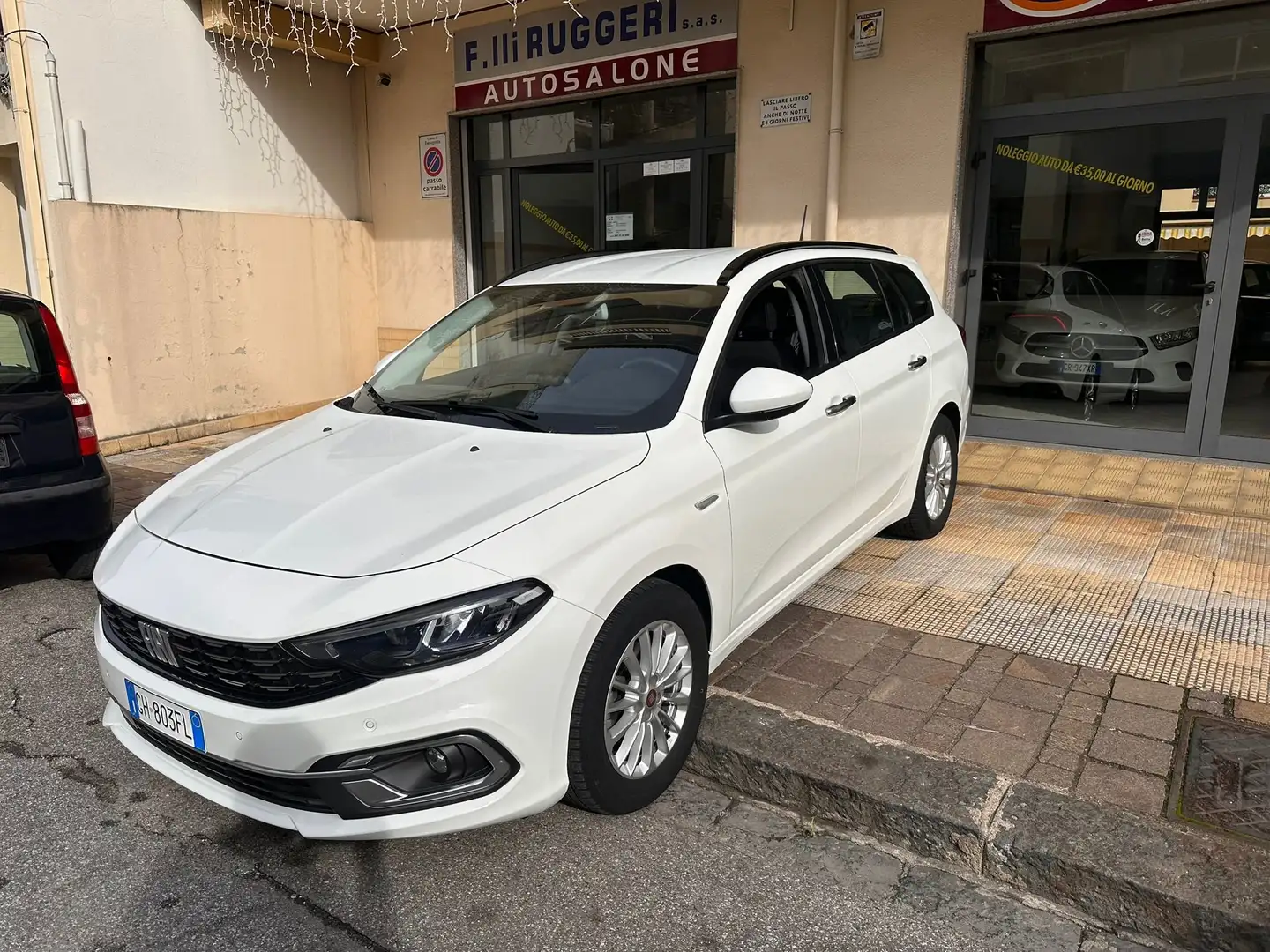 Fiat Tipo Tipo SW 1.6MJT Business Unico proprietario km cert Weiß - 1
