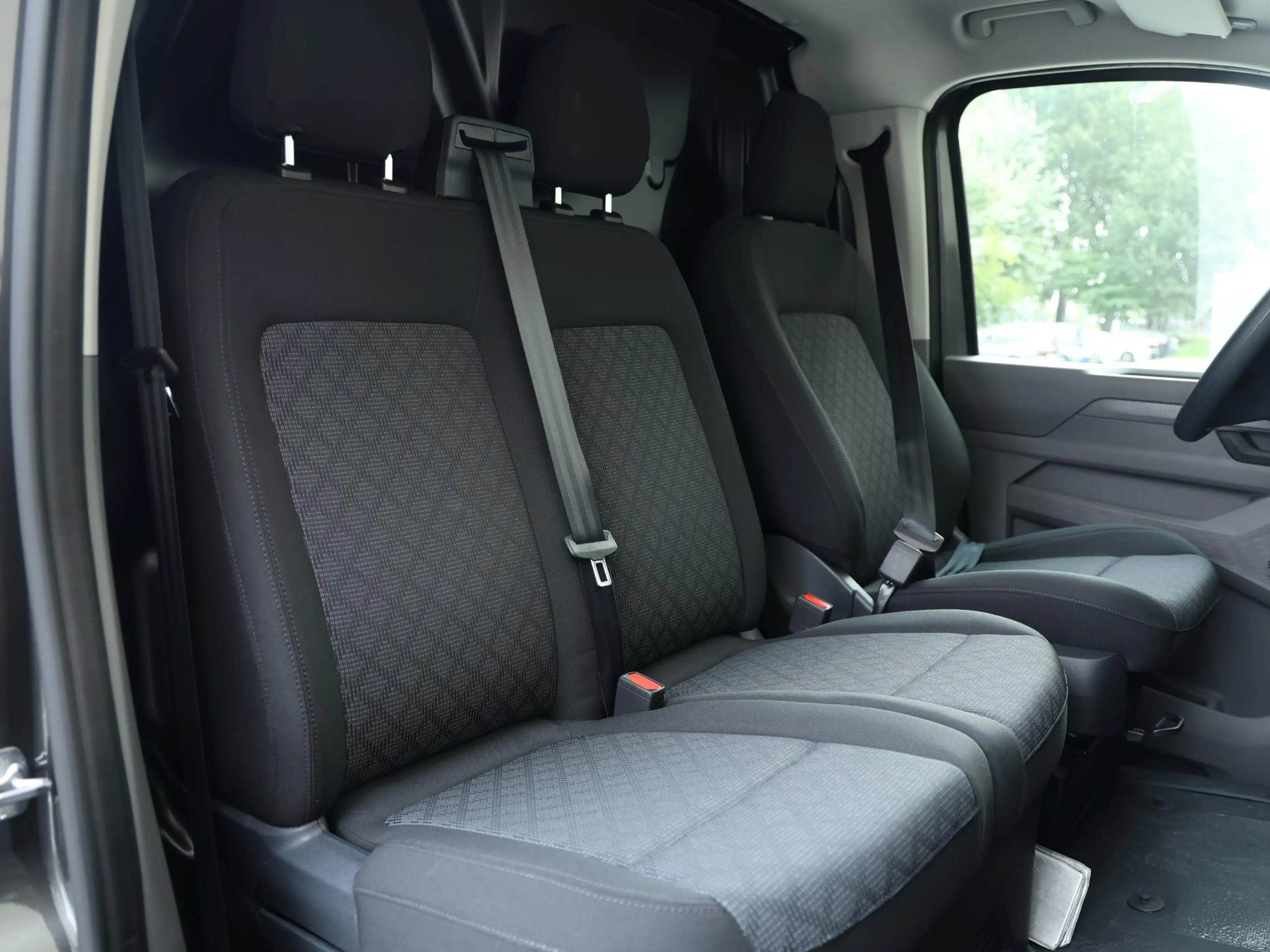 Volkswagen Transporter e-Transporter Bestelwagen L2 71 kWh 136PK | Naviga — photo 8