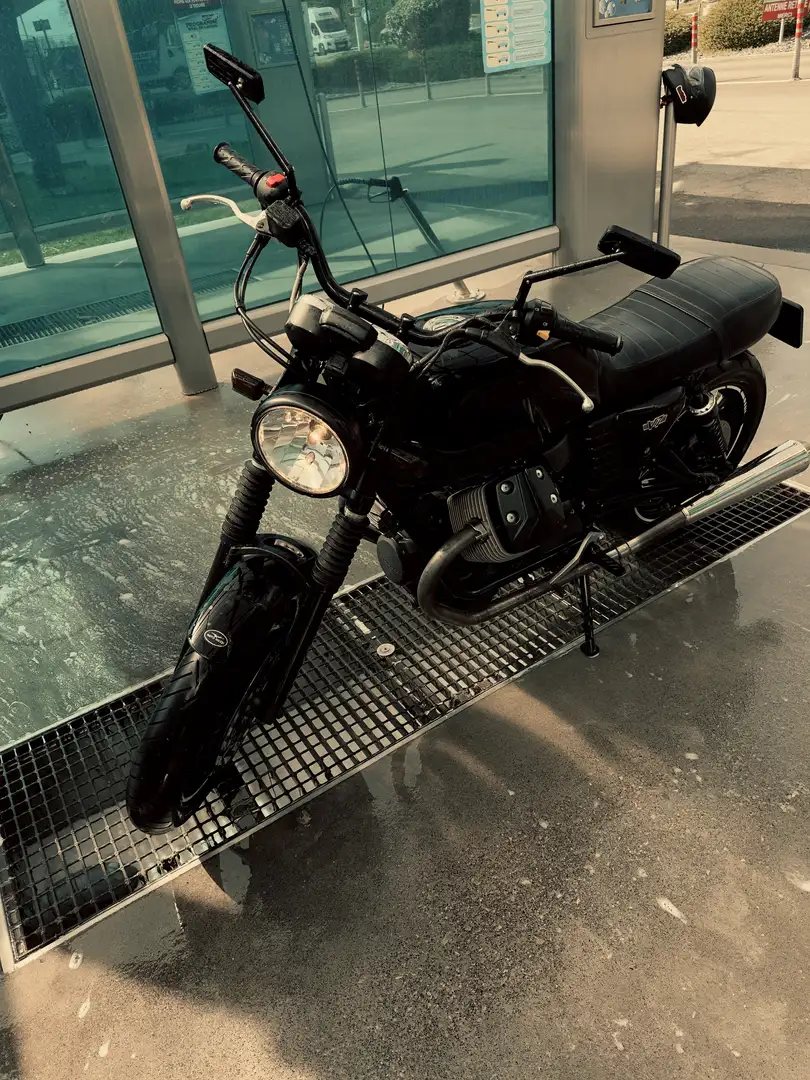 Moto Guzzi V 7 Stone Noir - 2