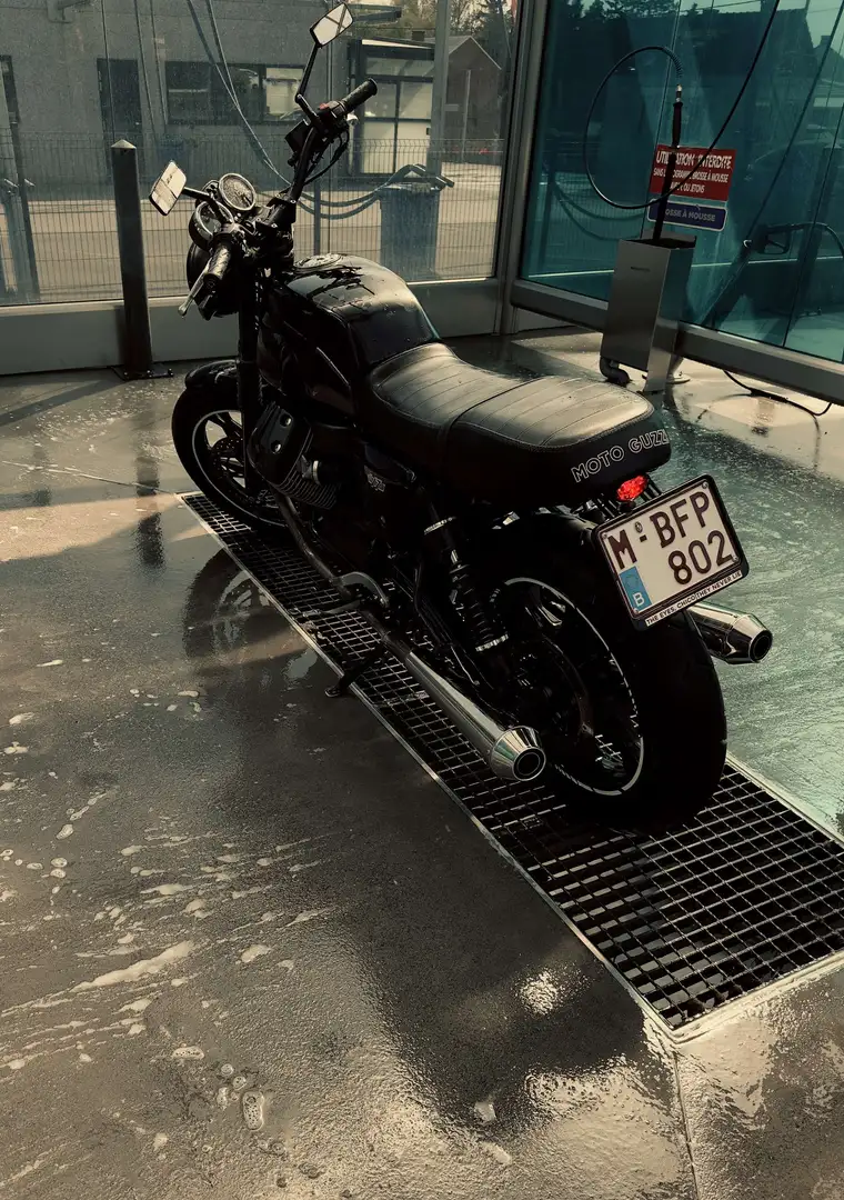 Moto Guzzi V 7 Stone Noir - 1