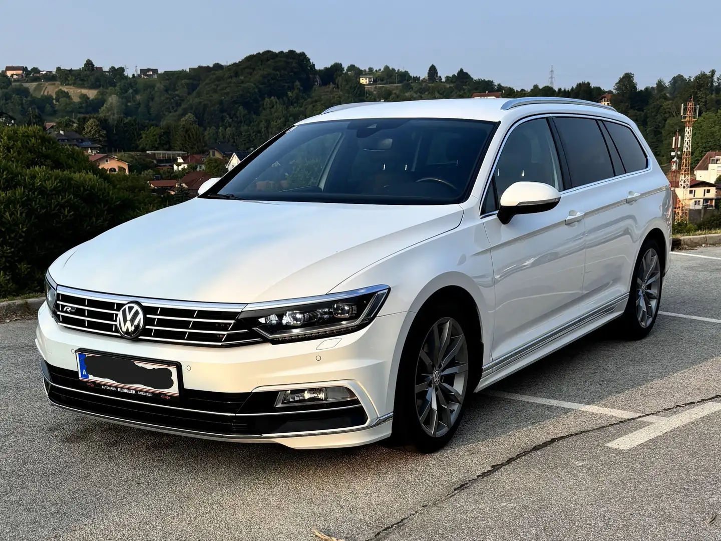 Volkswagen Passat Variant Highline R-Line 2,0 TDI SCR DSG Weiß - 1