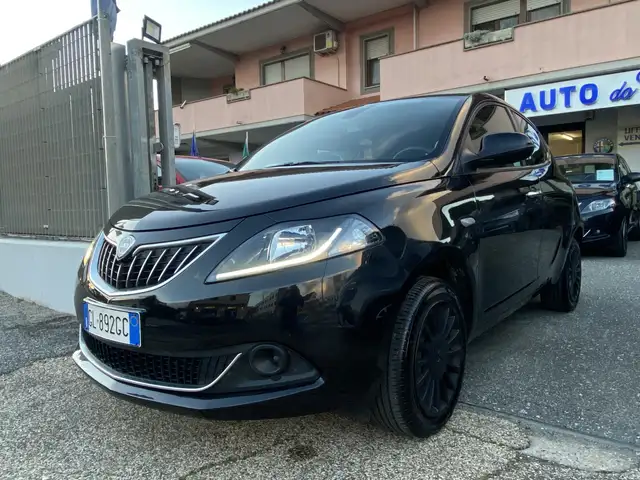 Lancia Ypsilon 1.0 Hybrid 70cv 5posti Silver PLUS- PDC Posteriori