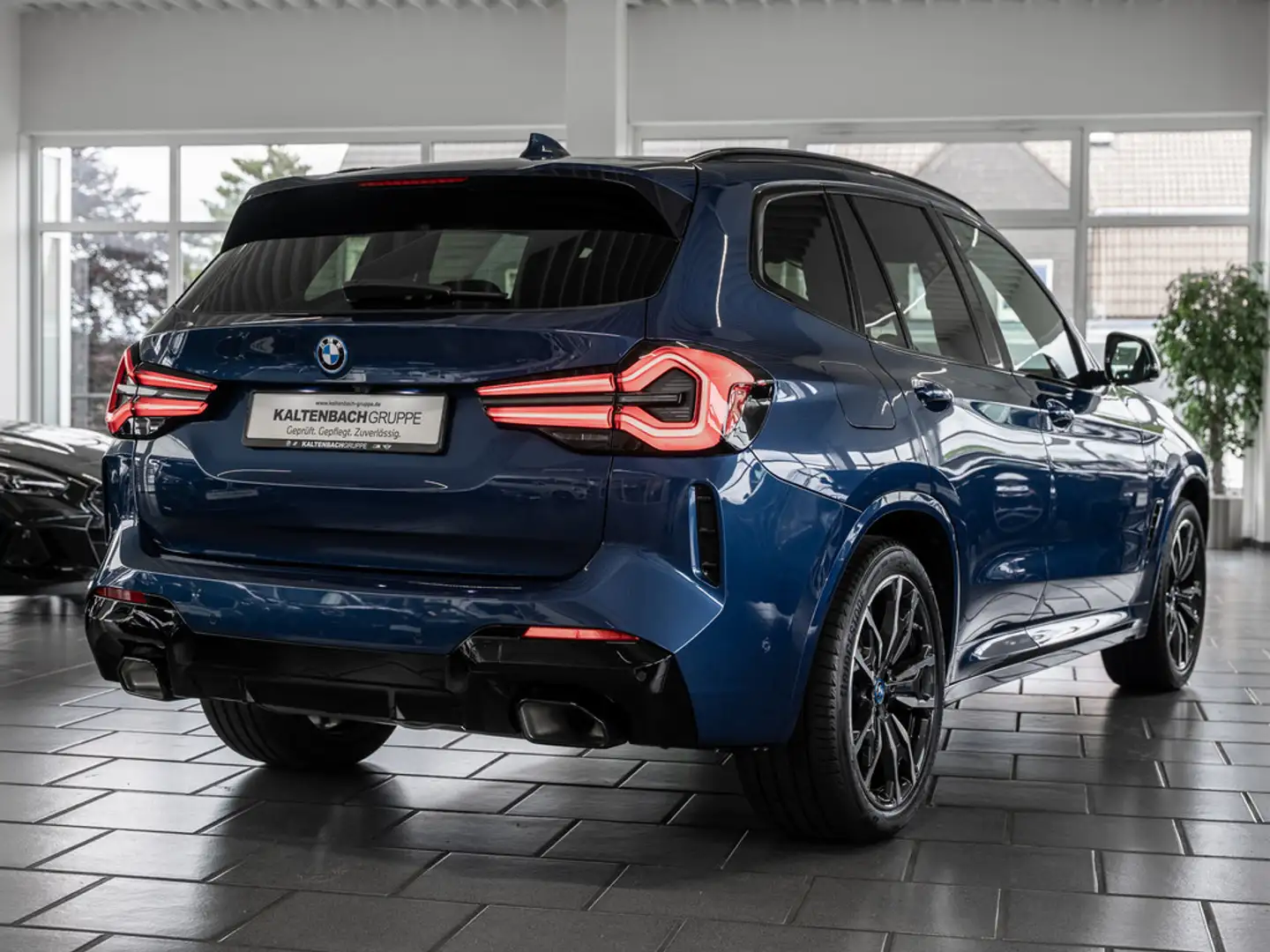 BMW X3 xDrive 30e M-Sportpaket FACEL. PANO AHK Blau - 2
