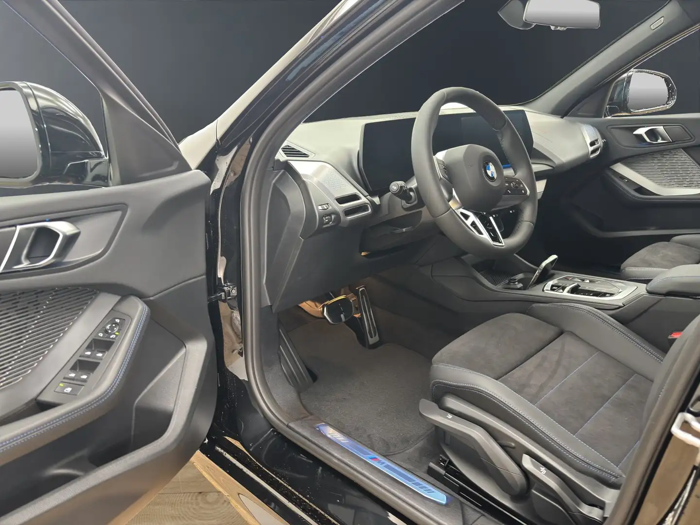 BMW 120 [M Sport Pro, Navi, RFK, 19" LMR, SHZ] Noir - 2