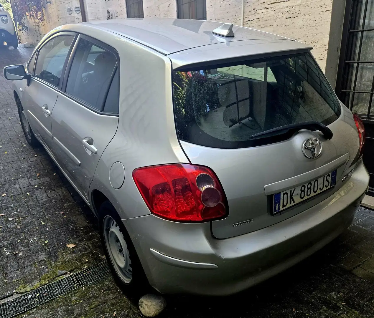 Toyota Auris Auris I 2007 5p 1.4 d-4d Sol m-mt Gri - 2