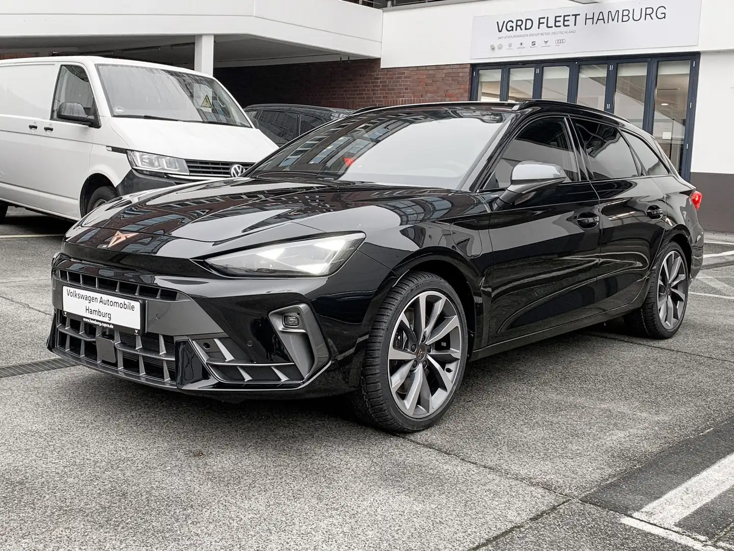 CUPRA Leon Sportstourer VZ 1.5 e-HYBRID DSG Matrix Schwarz - 2