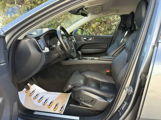 Volvo XC60 view 8