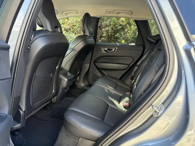 Volvo XC60 view 9