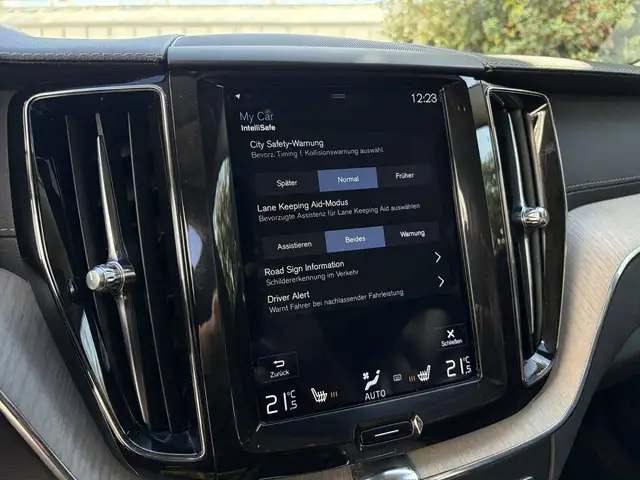 Volvo XC60 view 16