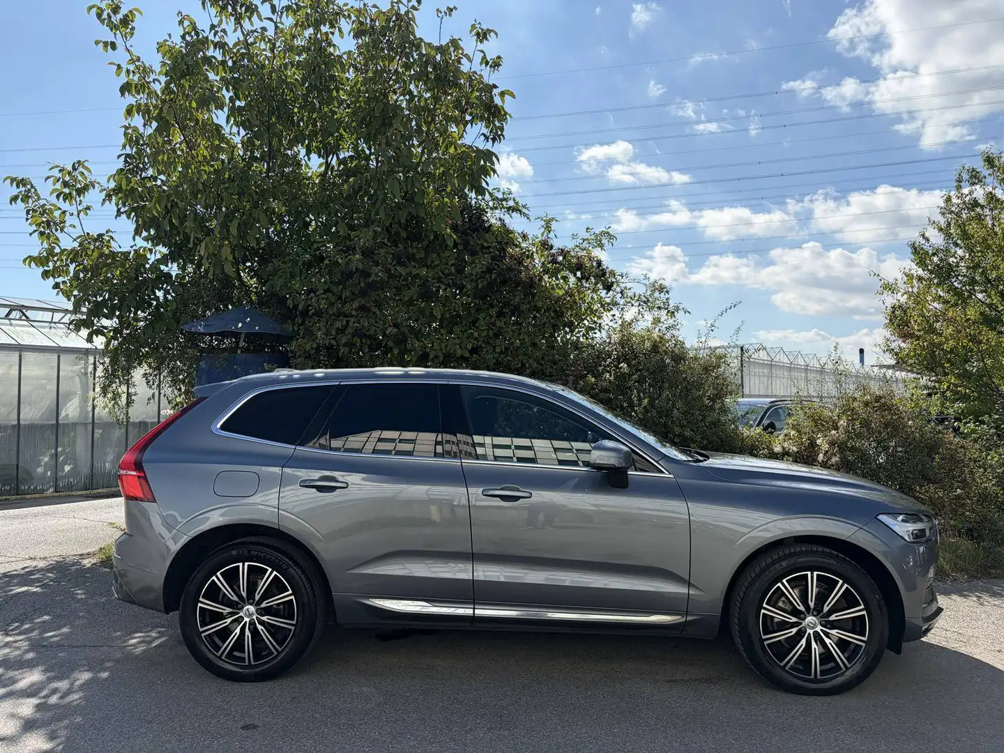 Volvo XC60 D4 Inscription AWD LED CarPlay IntelliSafe *Extras* 1.Besitz Servicebuch Grau - 2