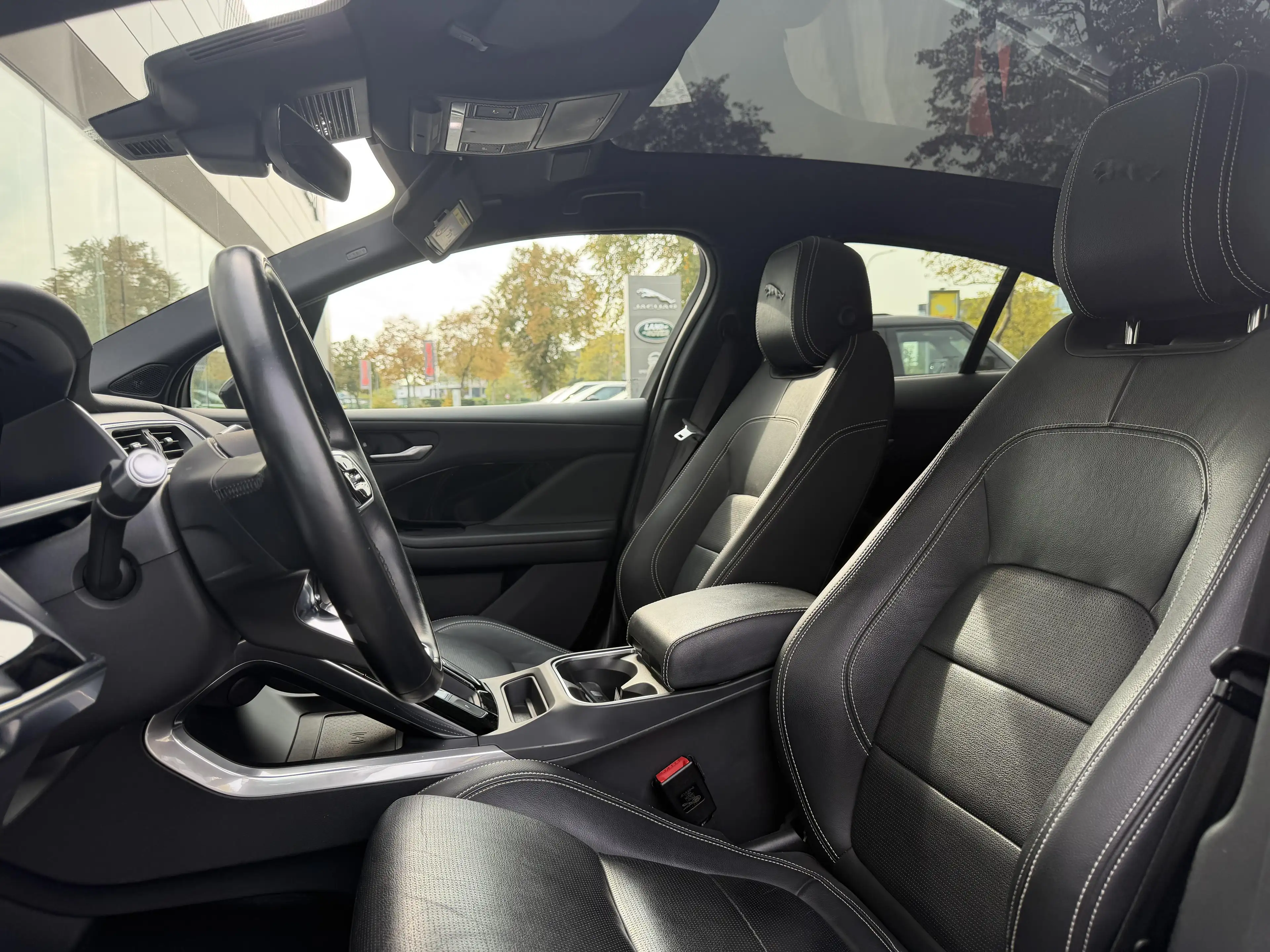 Jaguar I-Pace EV400 SE — photo 8