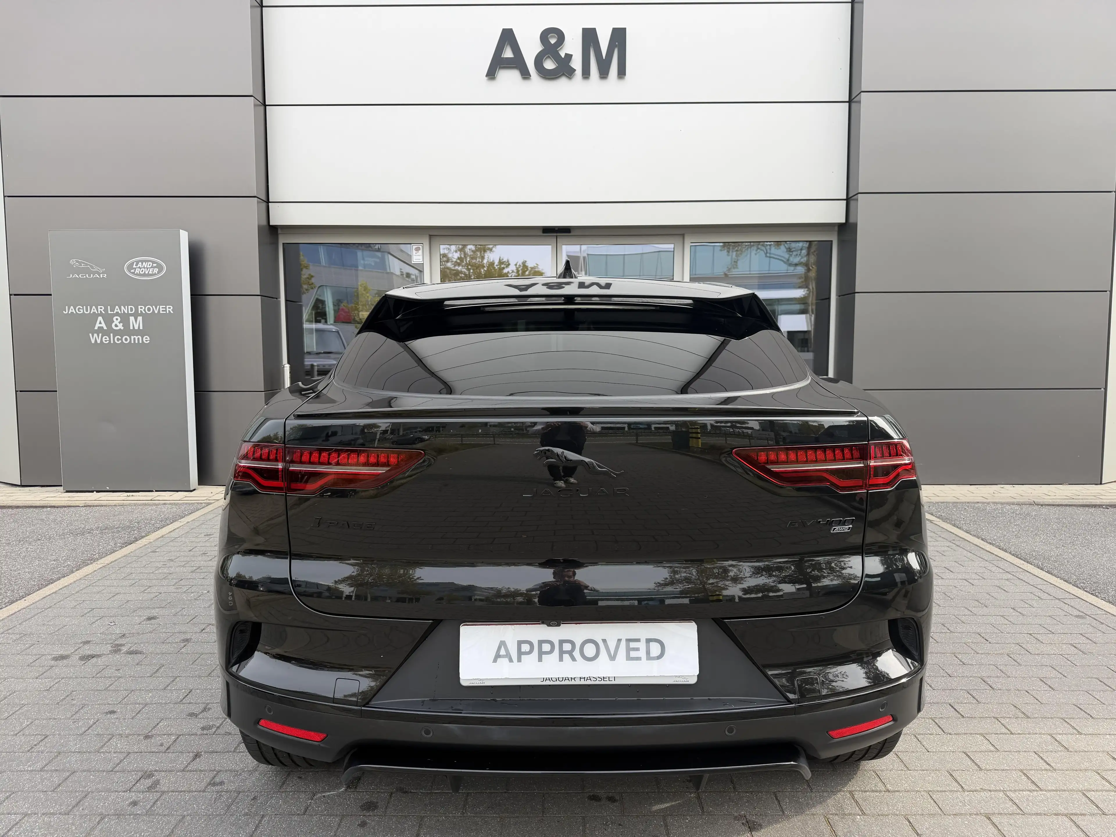 Jaguar I-Pace EV400 SE — photo 4