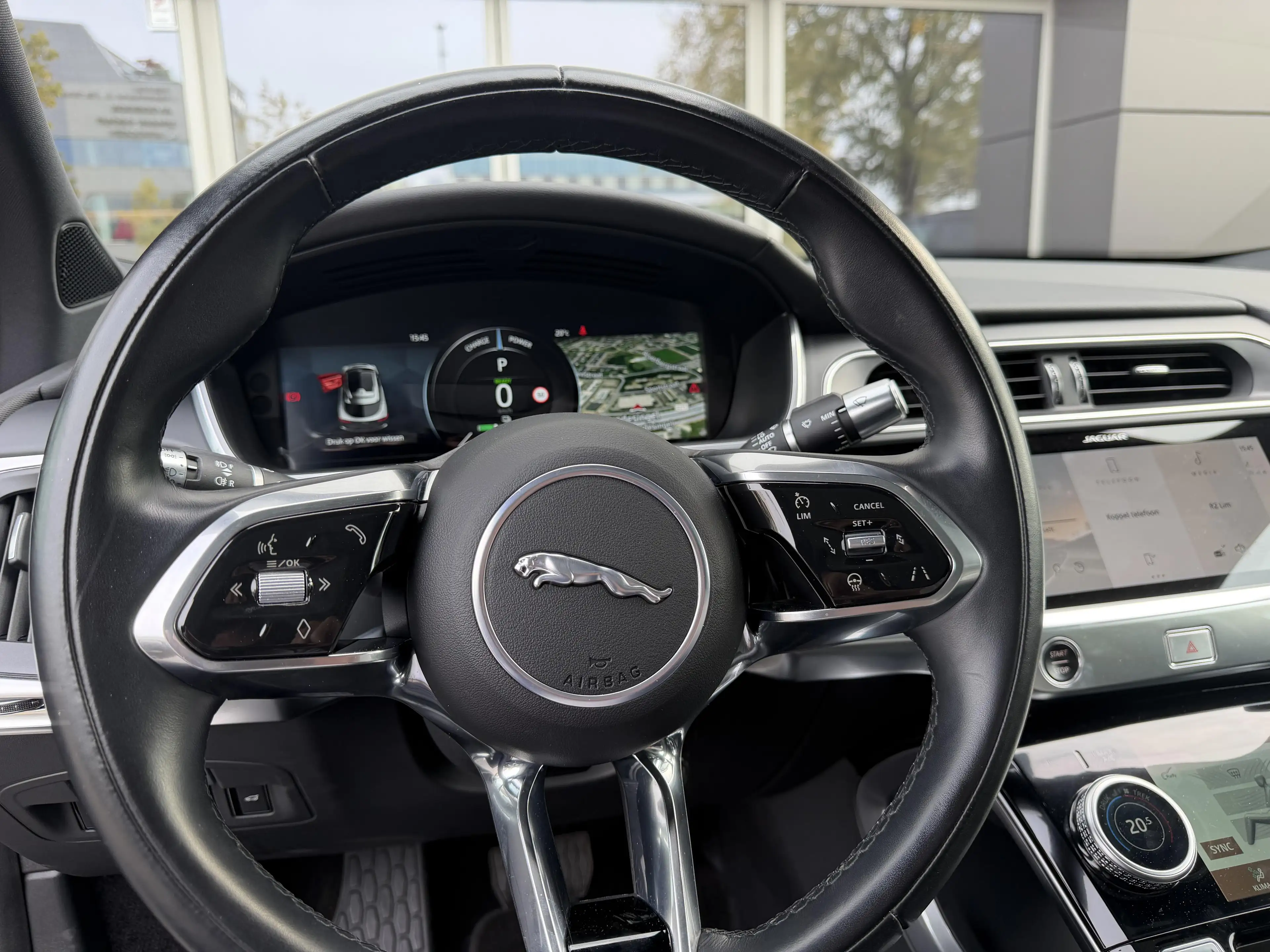Jaguar I-Pace EV400 SE — photo 10