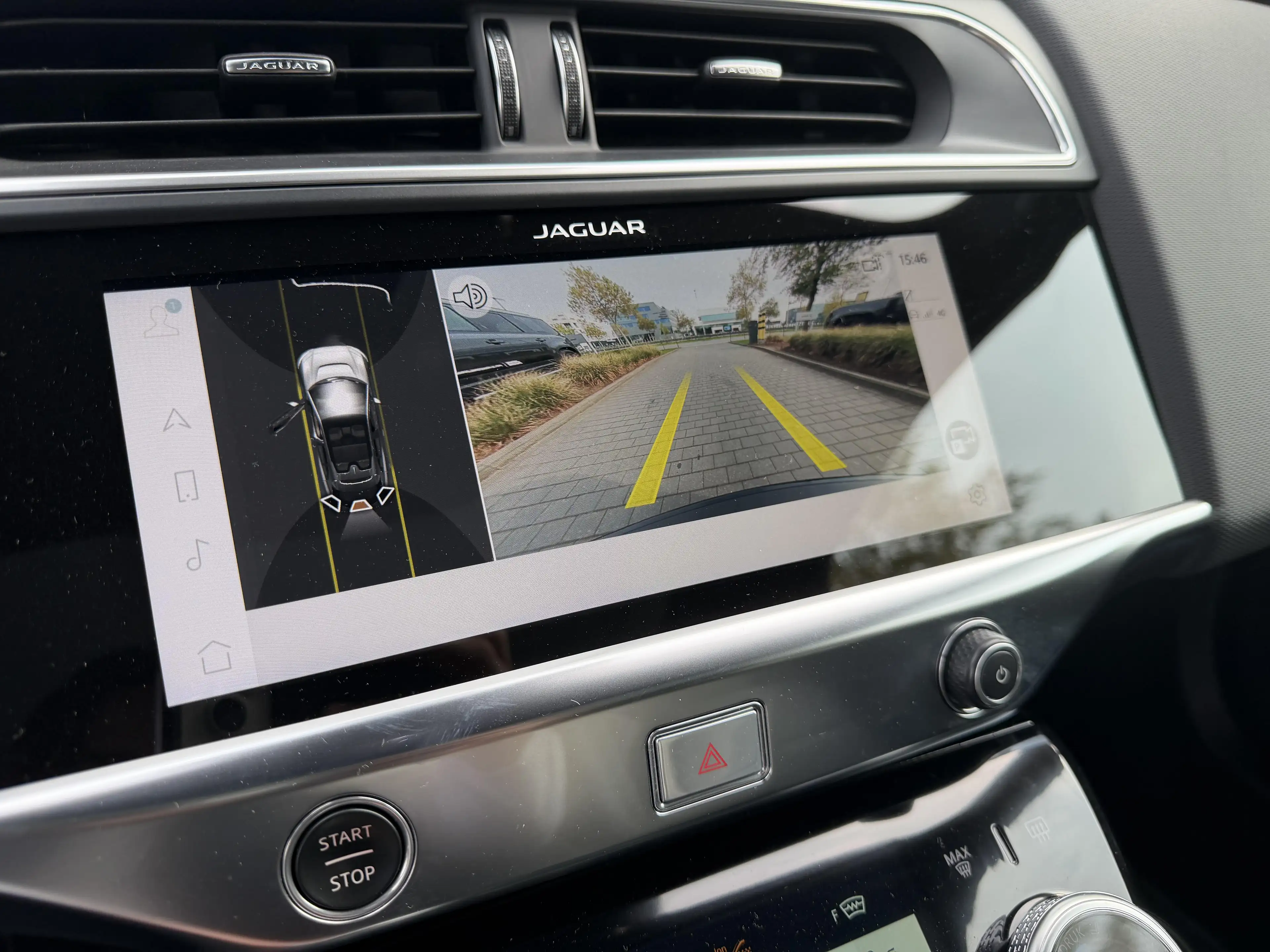 Jaguar I-Pace EV400 SE — photo 12