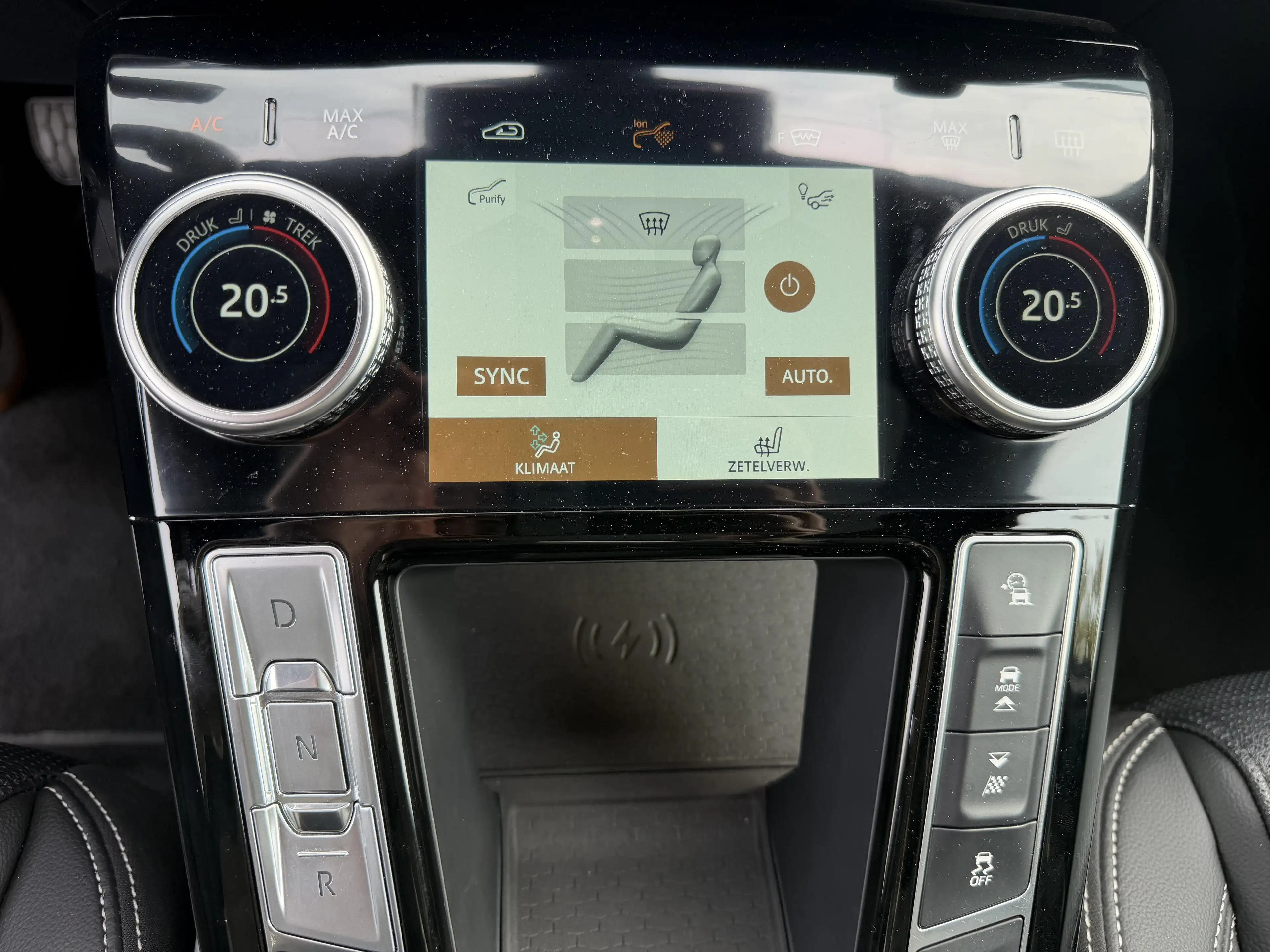 Jaguar I-Pace EV400 SE — photo 13