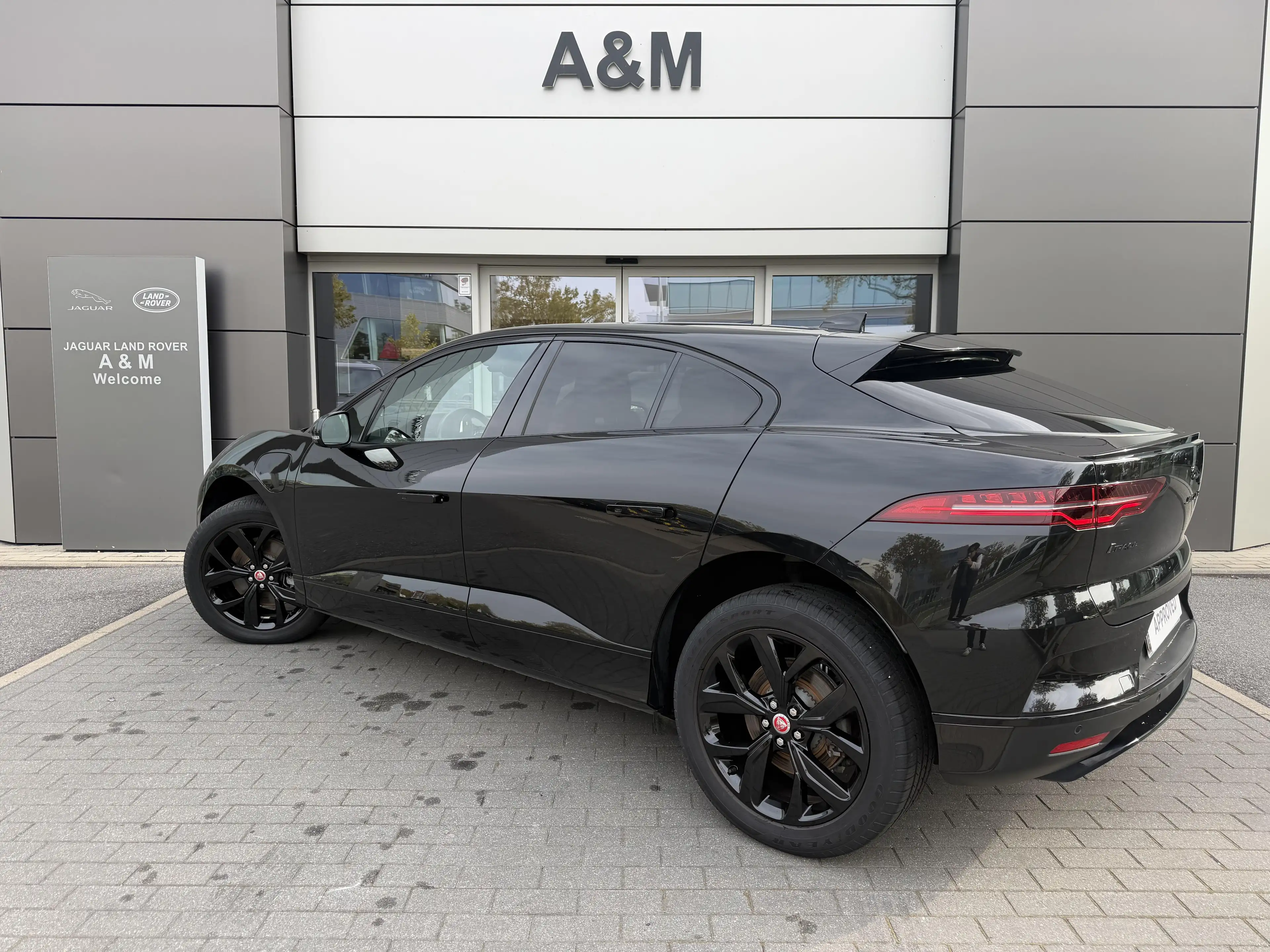 Jaguar I-Pace EV400 SE — photo 5