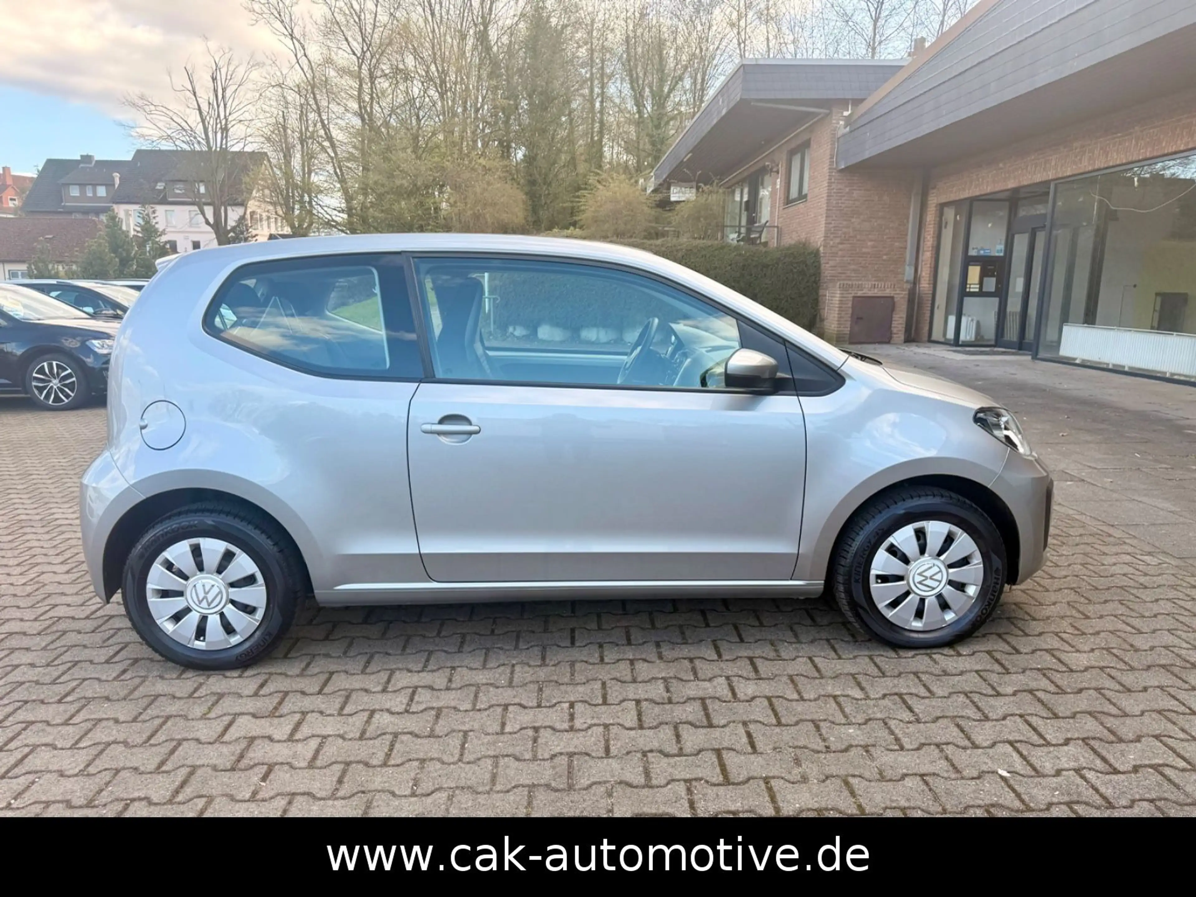 Volkswagen up! Basis / 1.Hand — photo 3