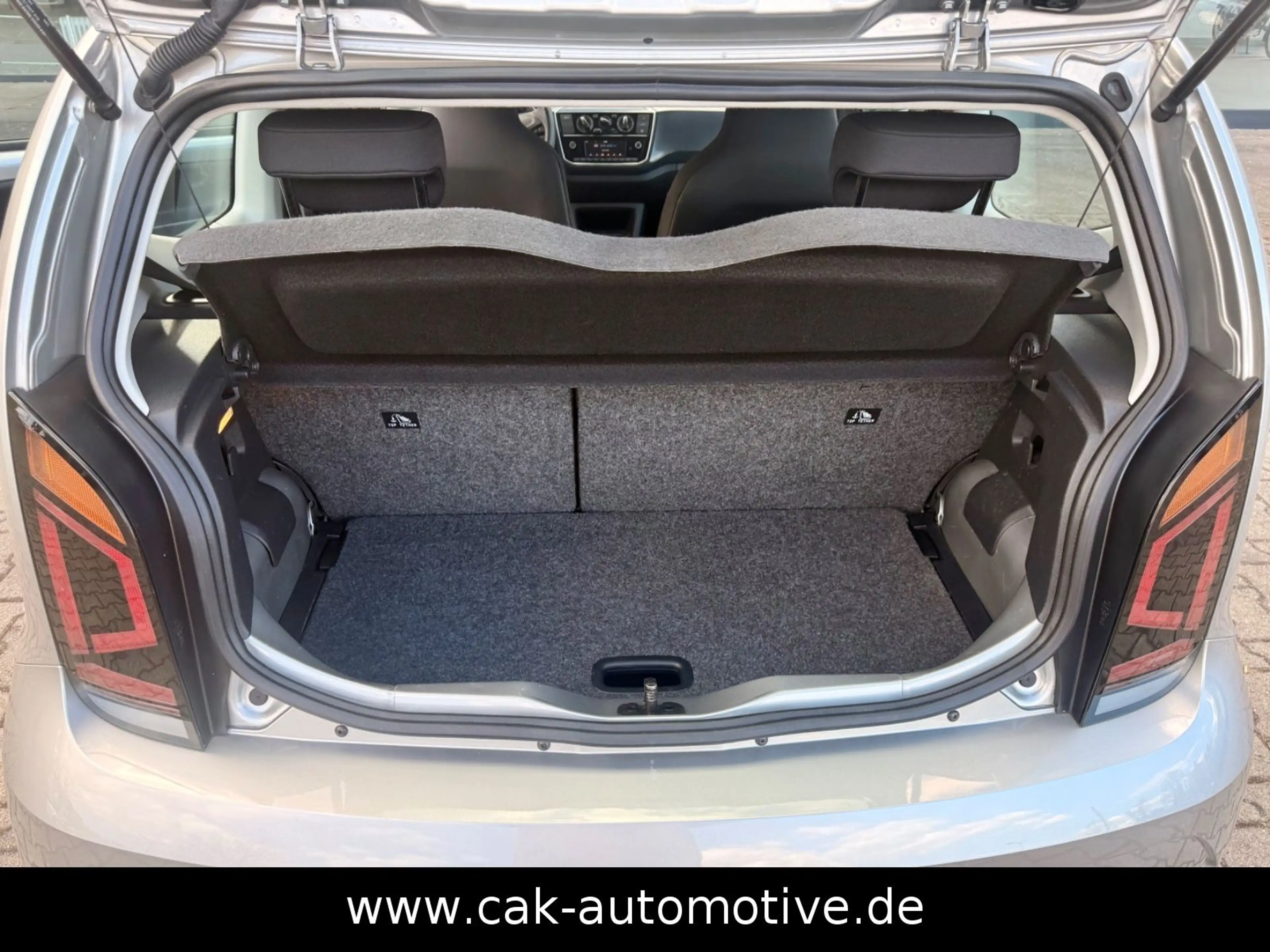 Volkswagen up! Basis / 1.Hand — photo 13