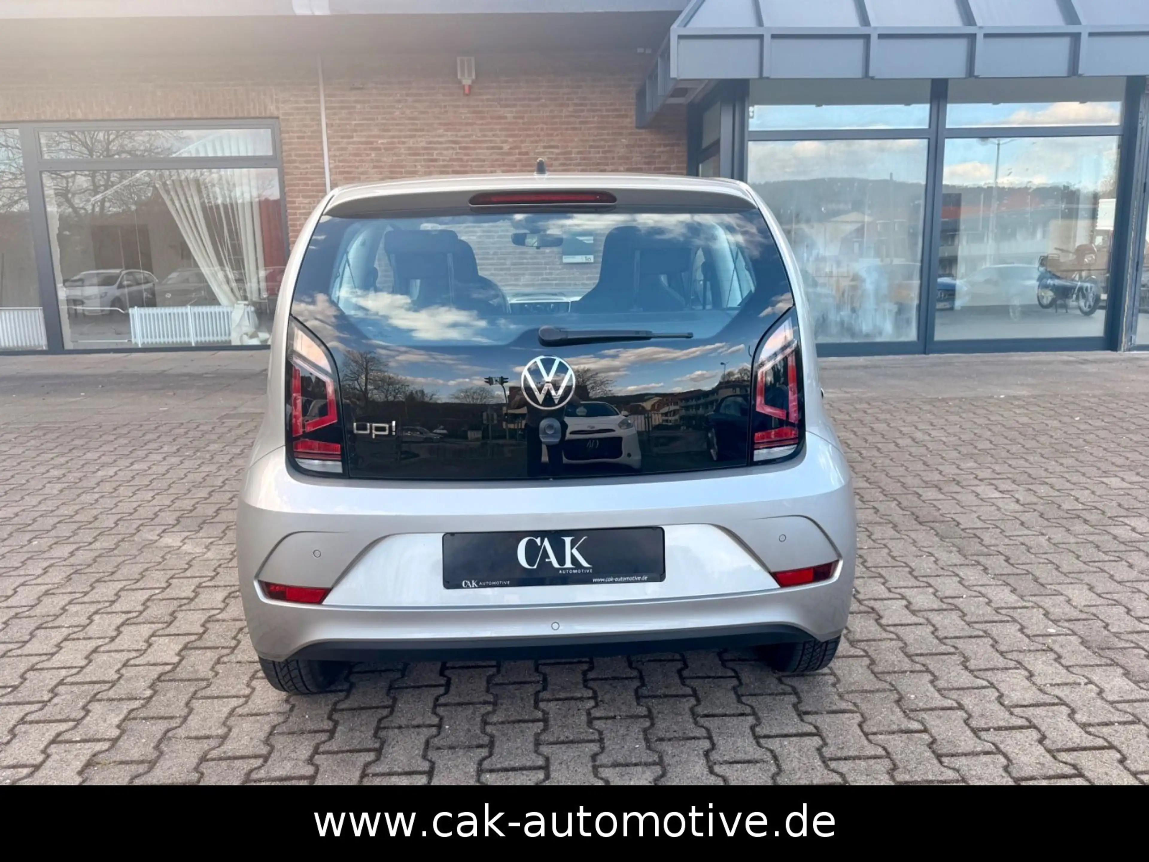 Volkswagen up! Basis / 1.Hand — photo 8