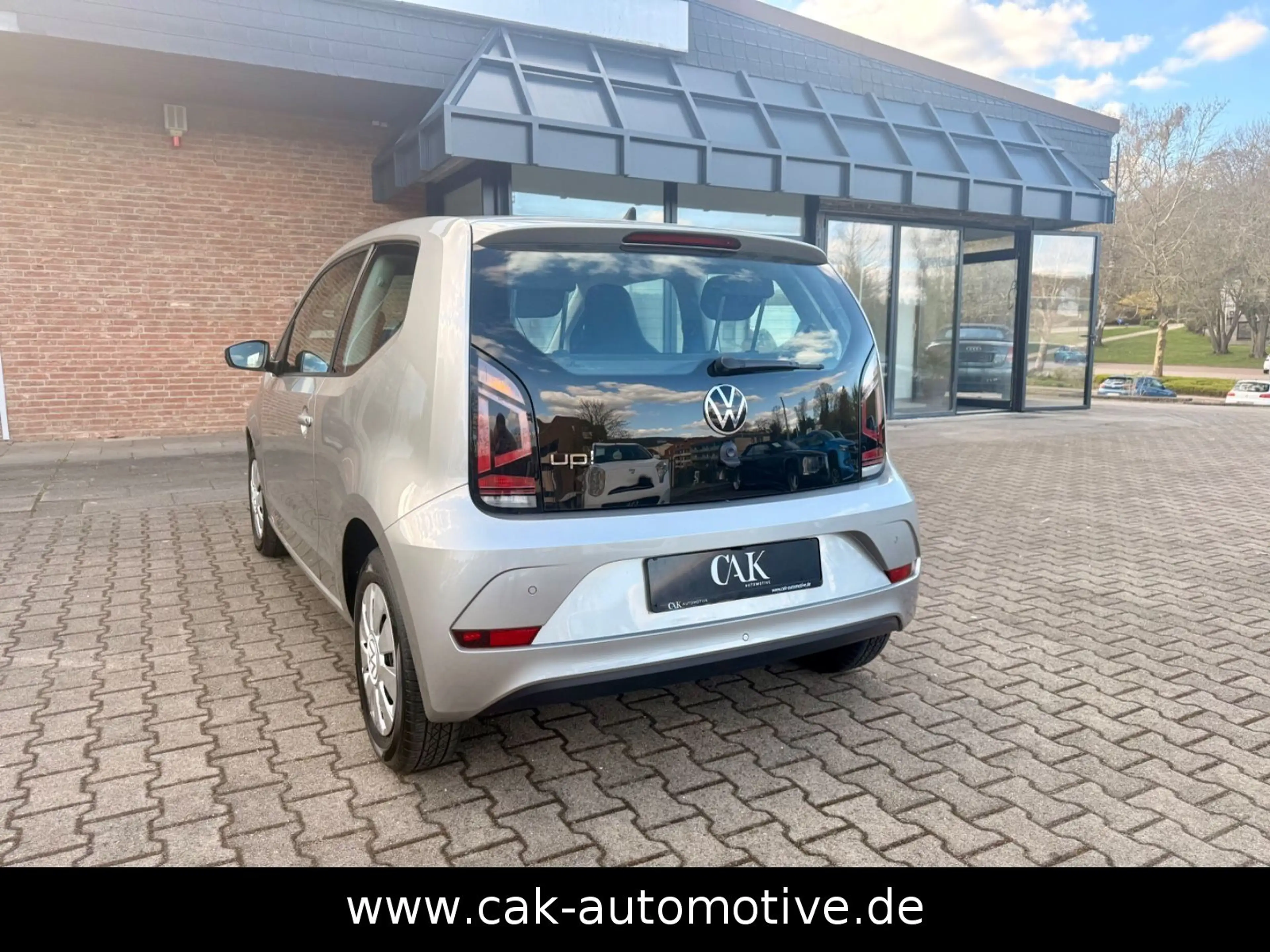 Volkswagen up! Basis / 1.Hand — photo 5