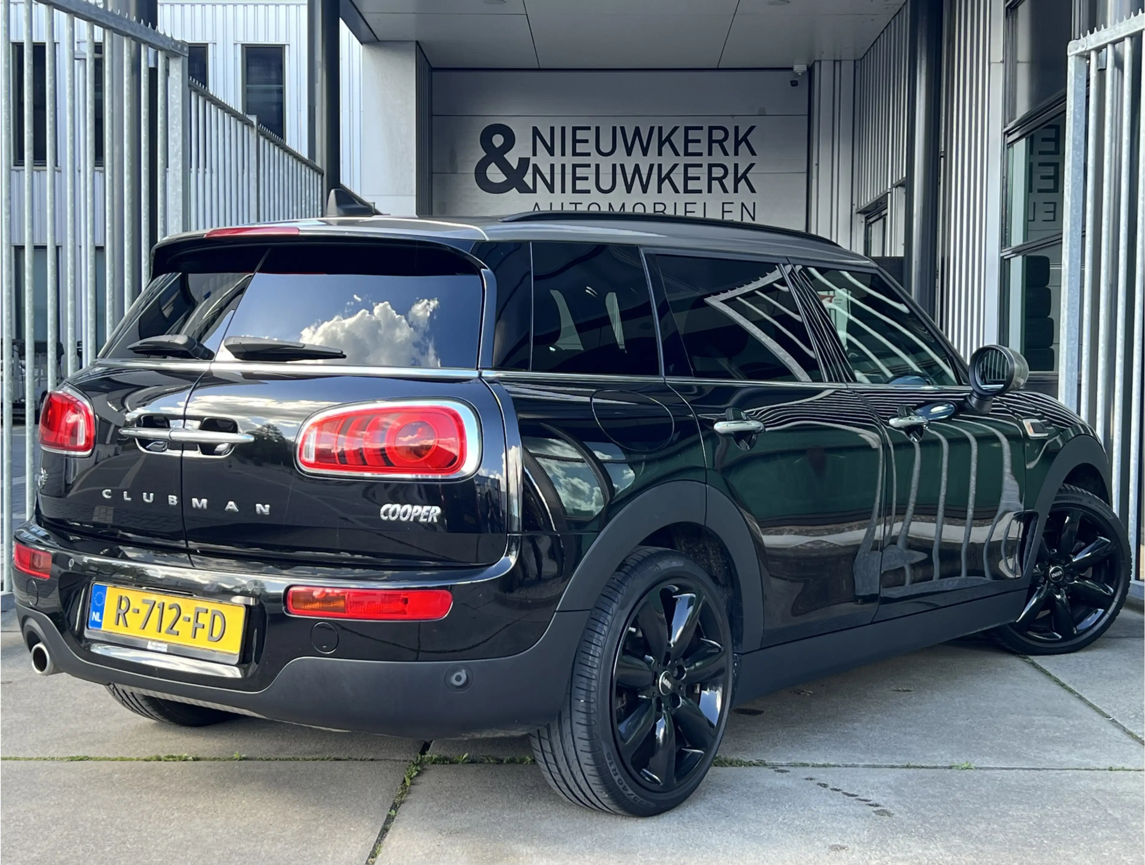 MINI Cooper Clubman Mini 1.5 Chili | AUTOMAAT | SCHUIF/KANTELDAK | CAR — photo 2