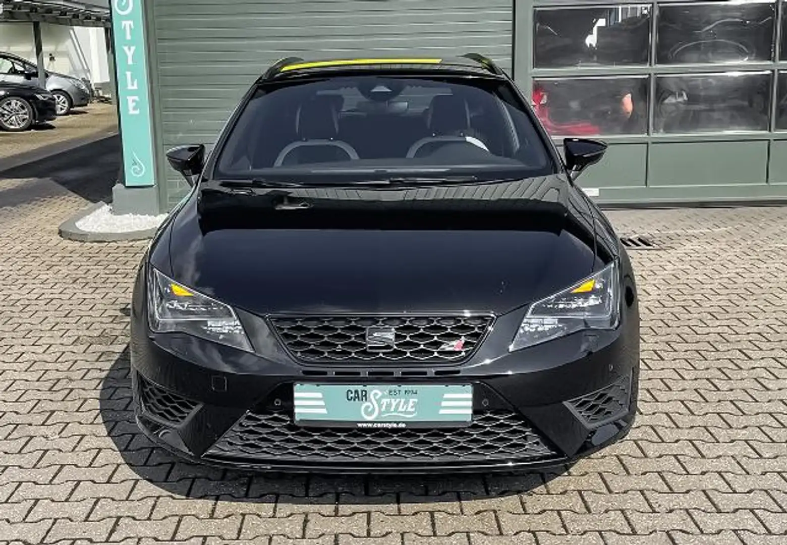 SEAT Leon ST Cupra DSG 380 PS Alcantara 19" SHZ Fekete - 2