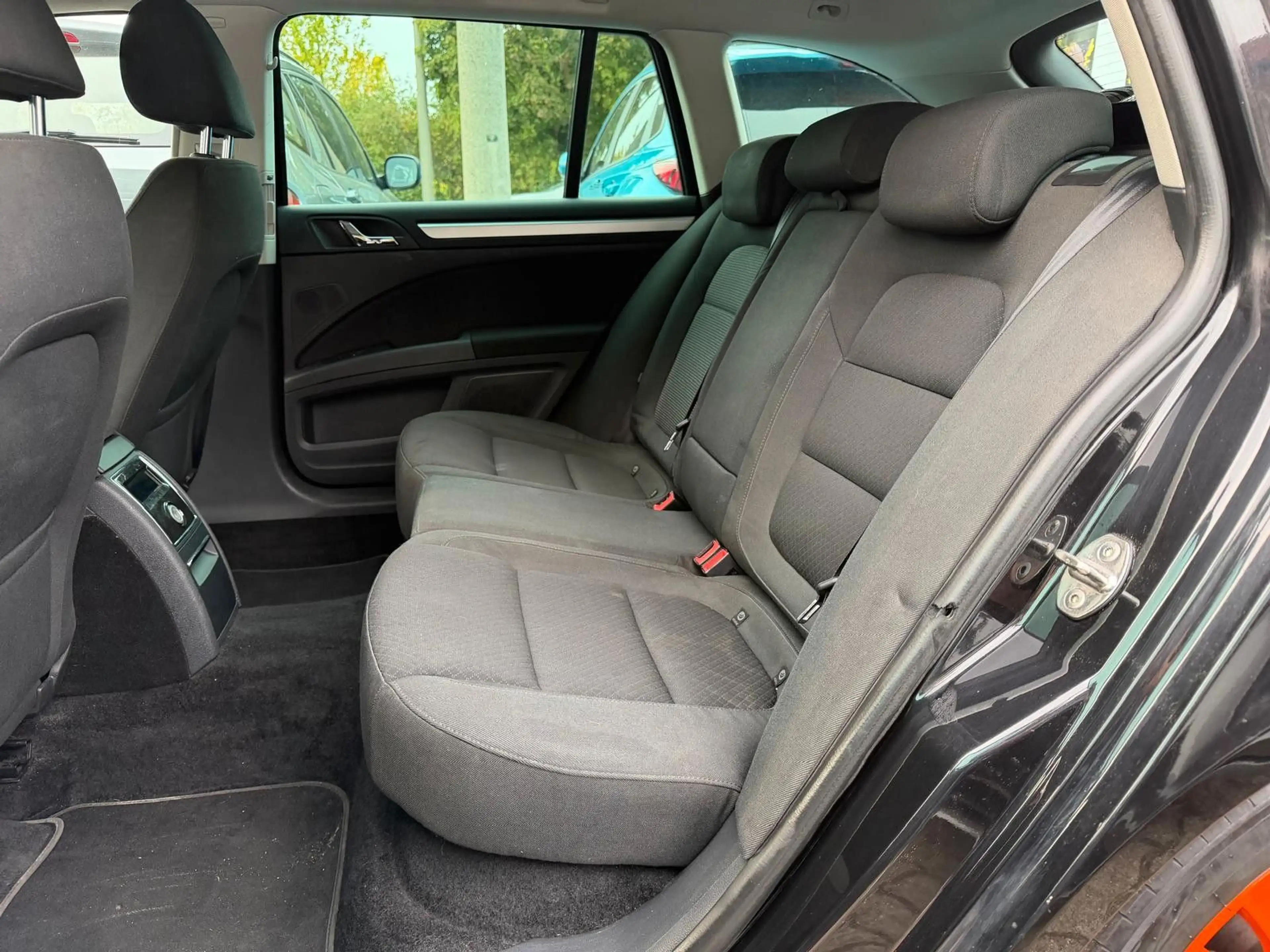 Skoda Superb Combi SHZ/NAVI/KLIMA/8-FACH — photo 18