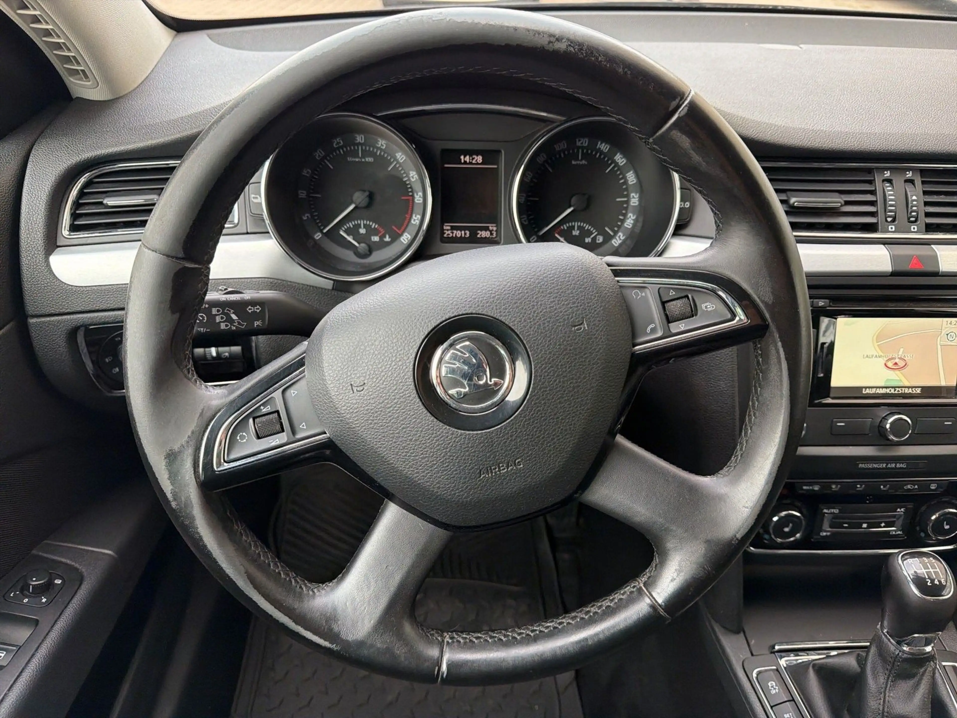 Skoda Superb Combi SHZ/NAVI/KLIMA/8-FACH — photo 14