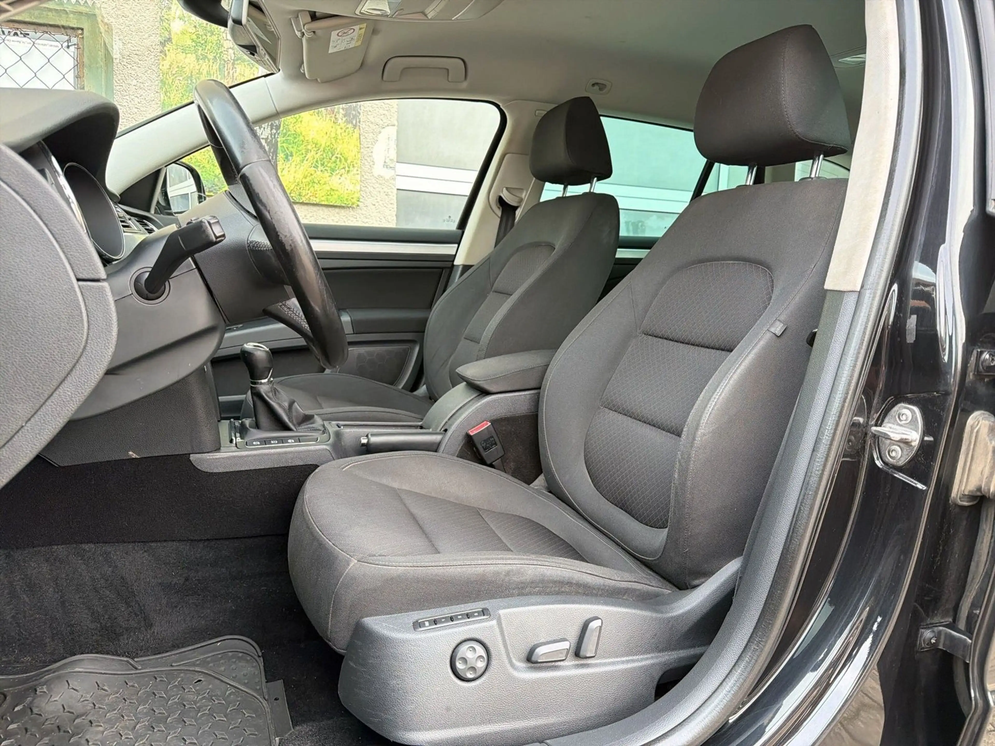 Skoda Superb Combi SHZ/NAVI/KLIMA/8-FACH — photo 12