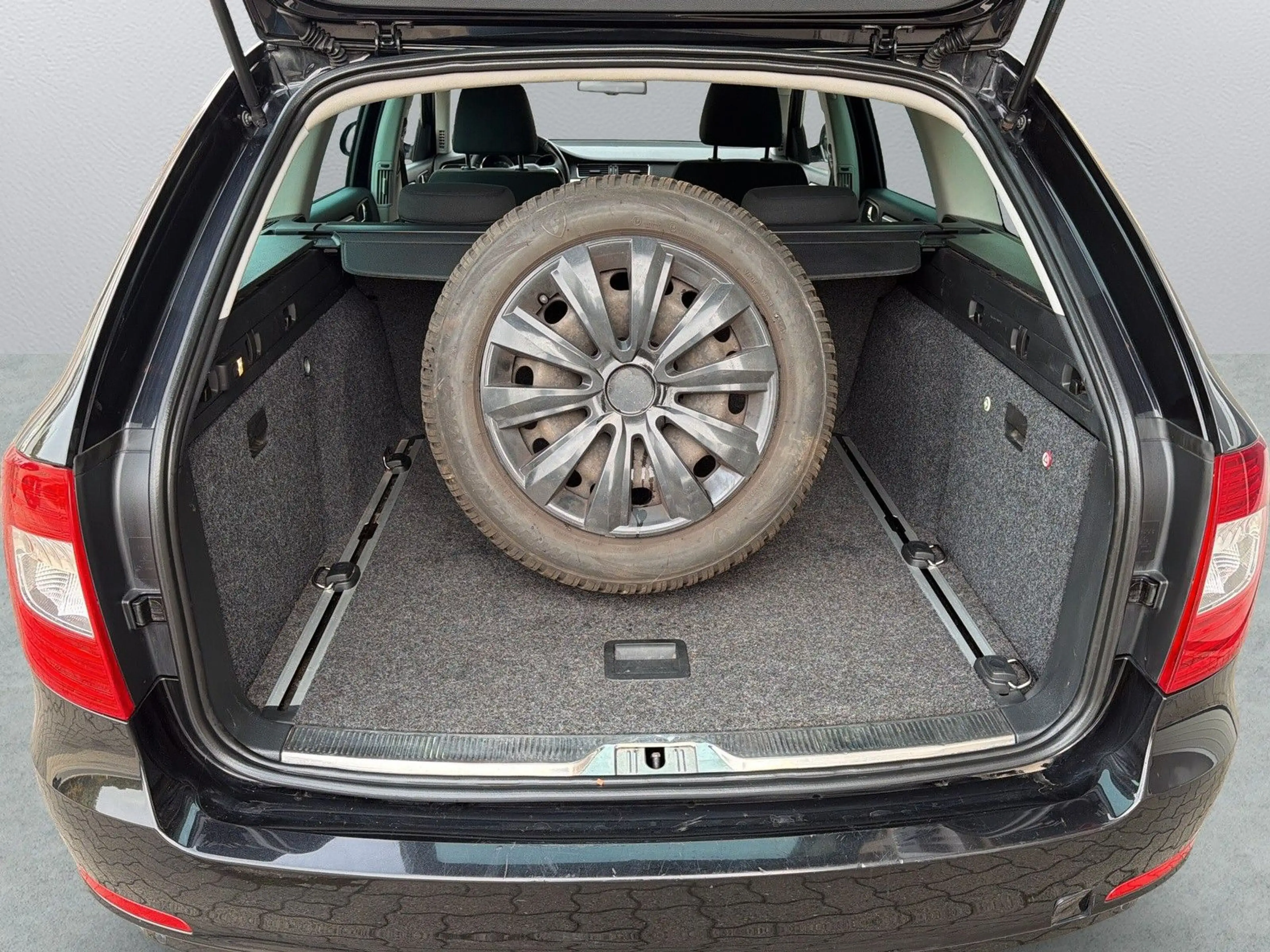 Skoda Superb Combi SHZ/NAVI/KLIMA/8-FACH — photo 9