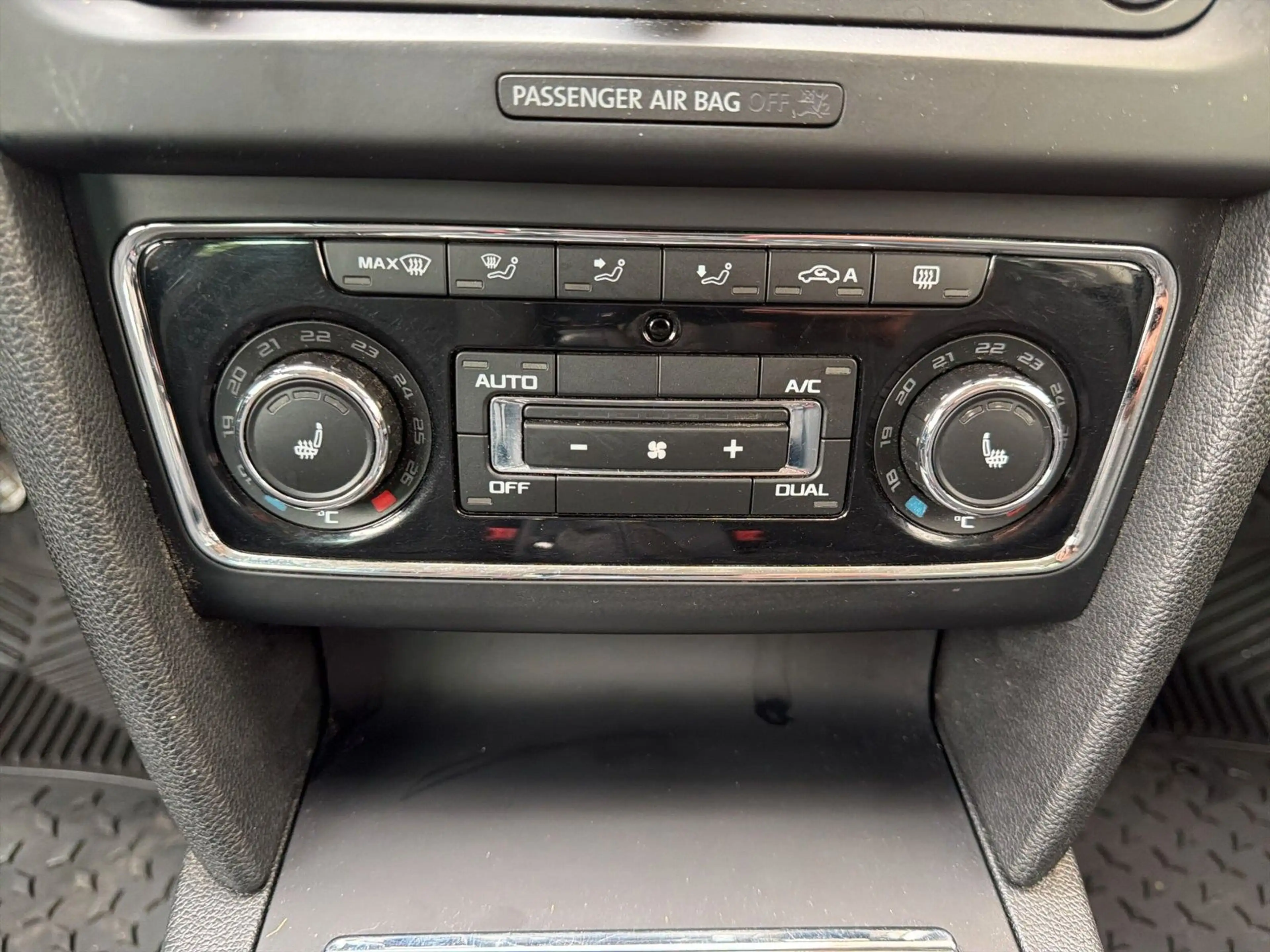 Skoda Superb Combi SHZ/NAVI/KLIMA/8-FACH — photo 16