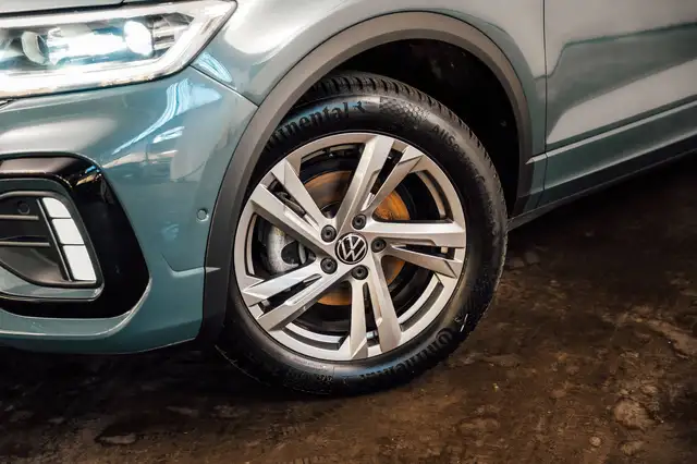 Volkswagen T-Roc view 8