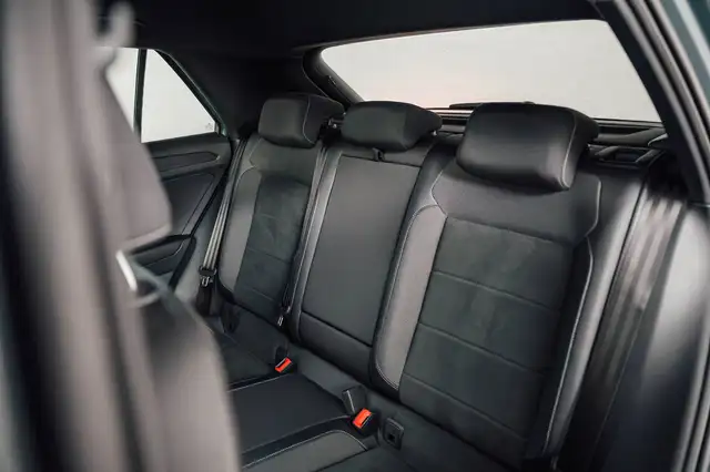 Volkswagen T-Roc view 11