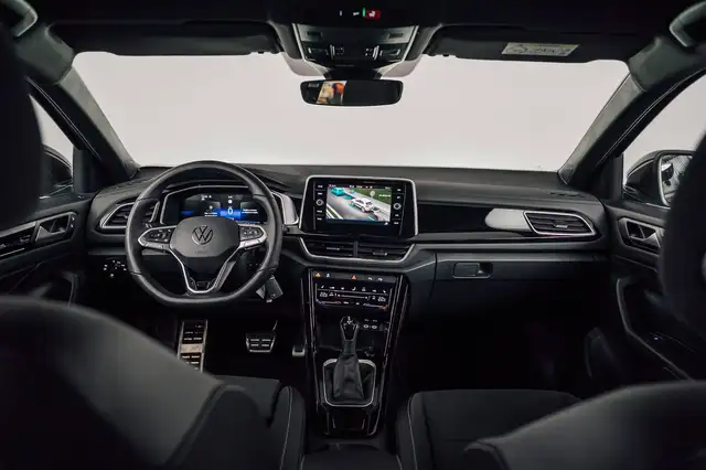 Volkswagen T-Roc view 15