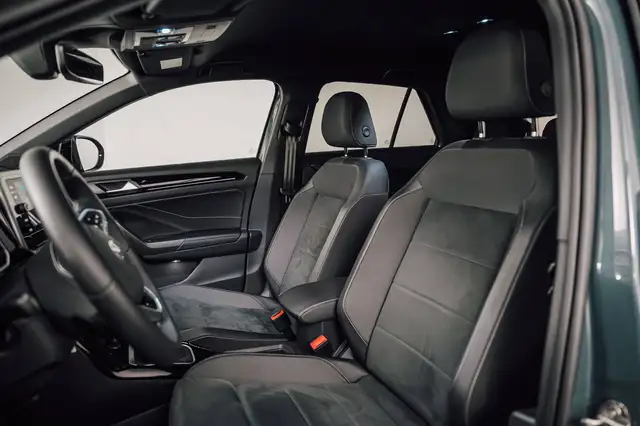 Volkswagen T-Roc view 12