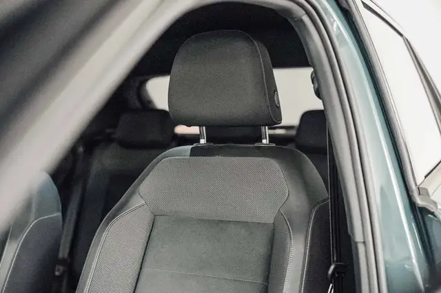 Volkswagen T-Roc view 13