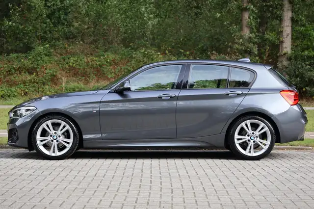 BMW 1 Series view 2