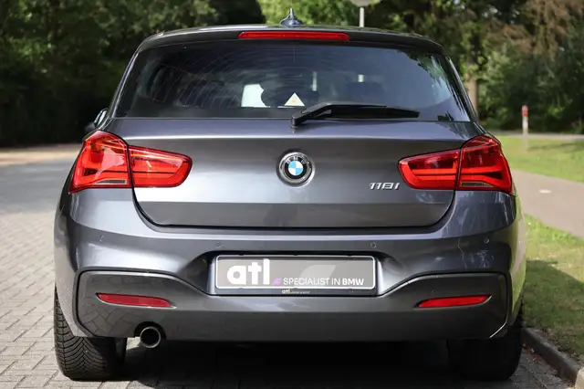BMW 1 Series view 5
