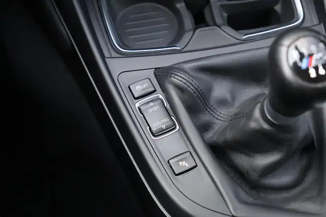 BMW 1 Series view 25