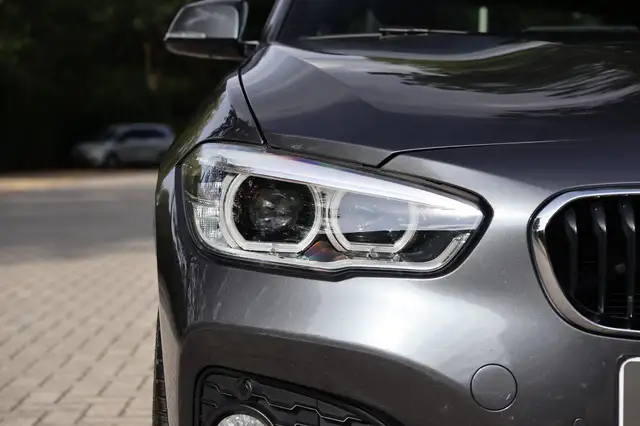 BMW 1 Series view 13