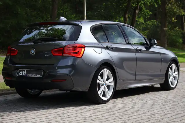 BMW 1 Series view 7