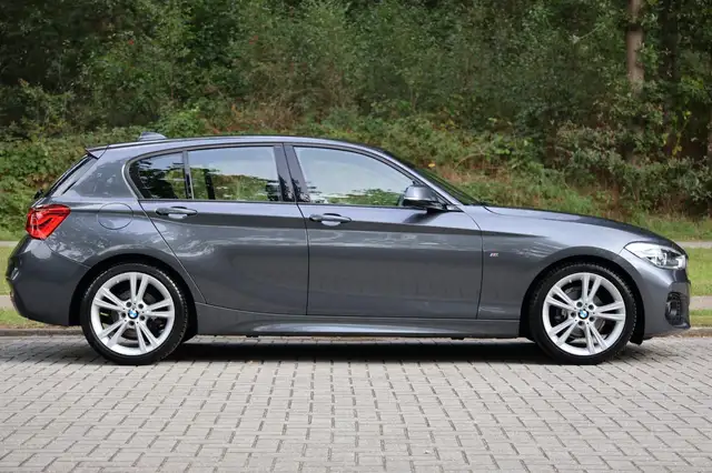 BMW 1 Series view 9