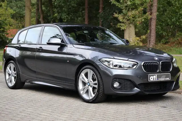 BMW 1 Series view 10