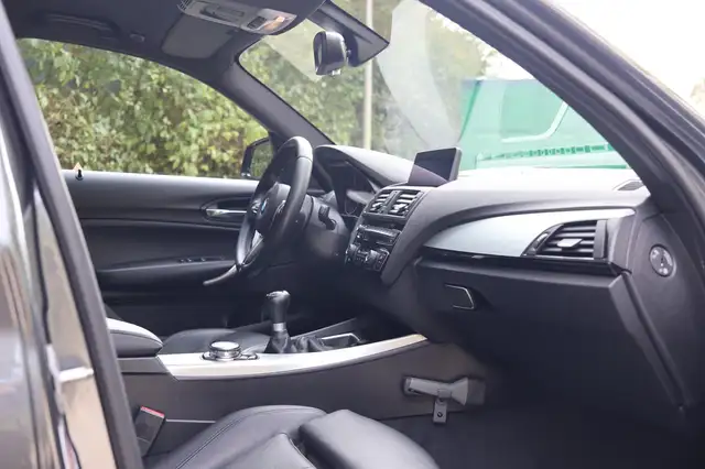 BMW 1 Series view 17