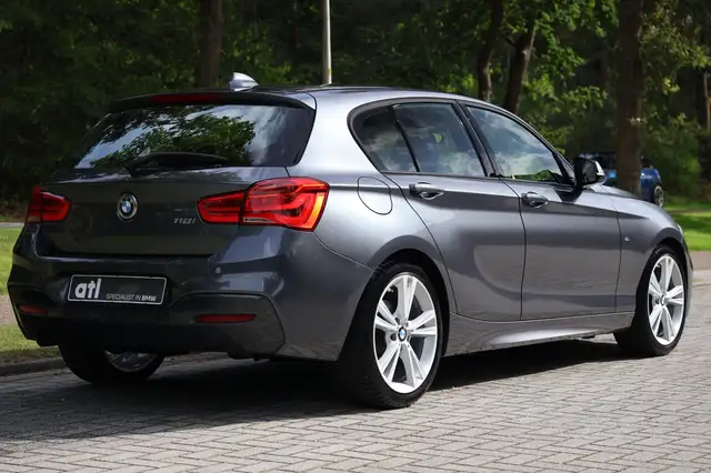 BMW 1 Series view 8
