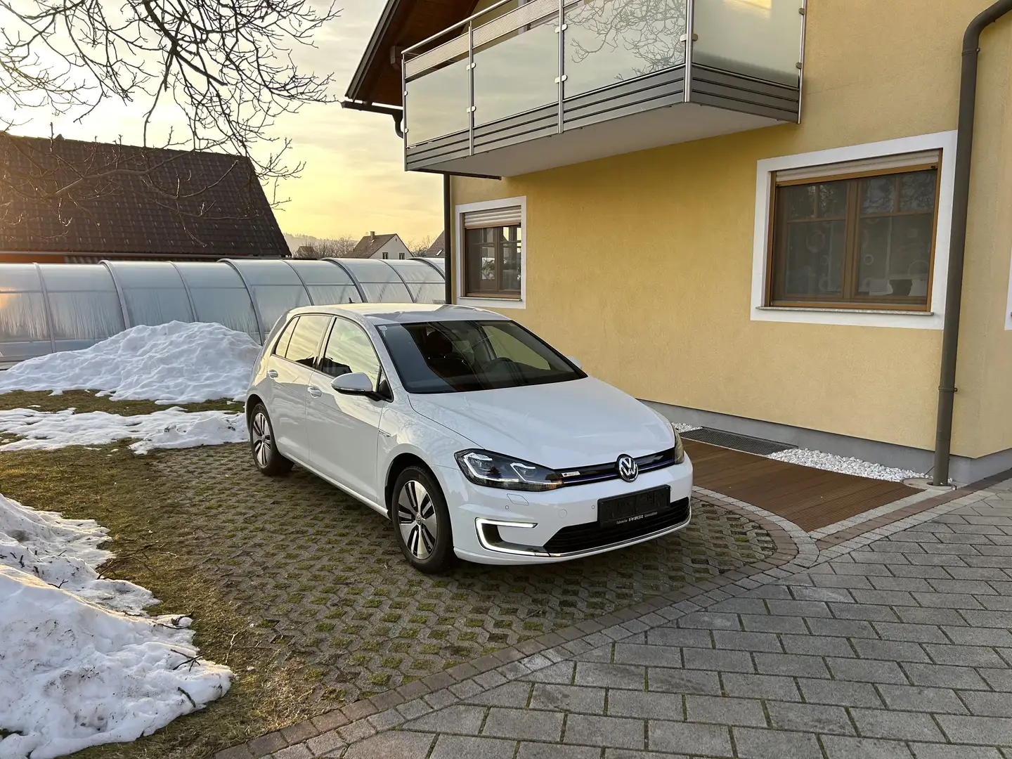 Volkswagen e-Golf e-Golf 35,8kWh (mit Batterie) Weiß - 1