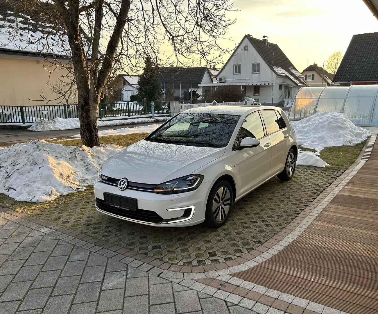 Volkswagen e-Golf e-Golf 35,8kWh (mit Batterie) Weiß - 2