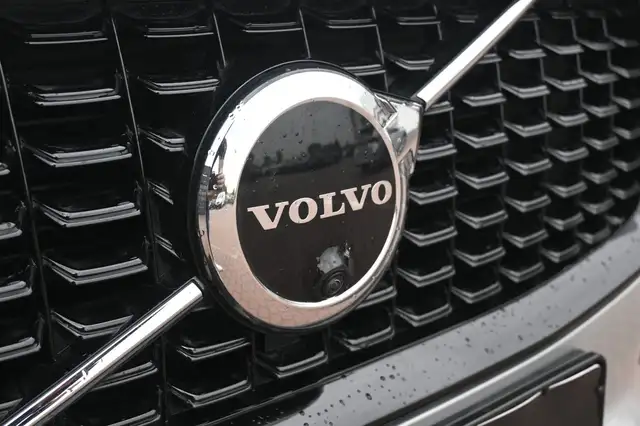 Volvo XC90 view 9